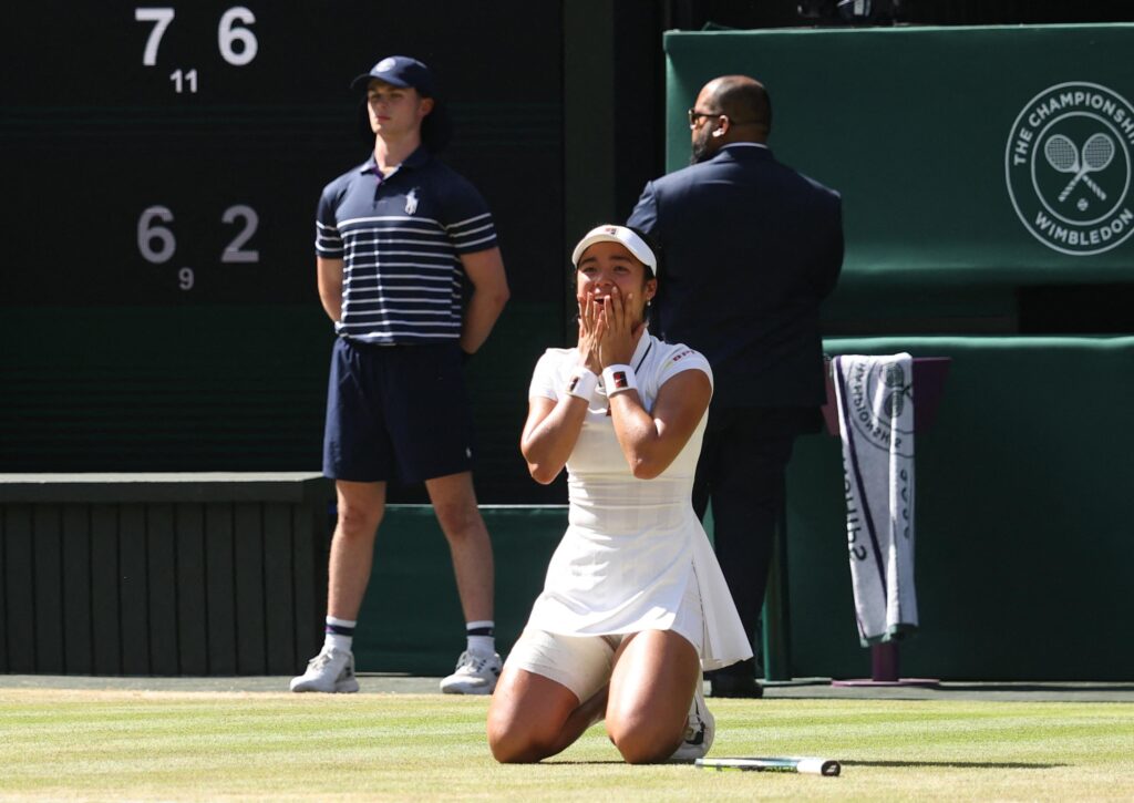 Wimbledon - All England Lawn Tennis and Croquet Club, London, Britain - July 4, 2026 Philippines' Alexandra Eala celebrates after winning her third round match against Poland's Iga Swiatek REUTERS/Toby Melville